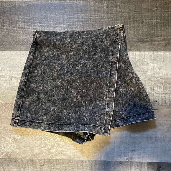 Dry Goods Pants - NWOT DRY GOODS BLACK DENIM SKORT